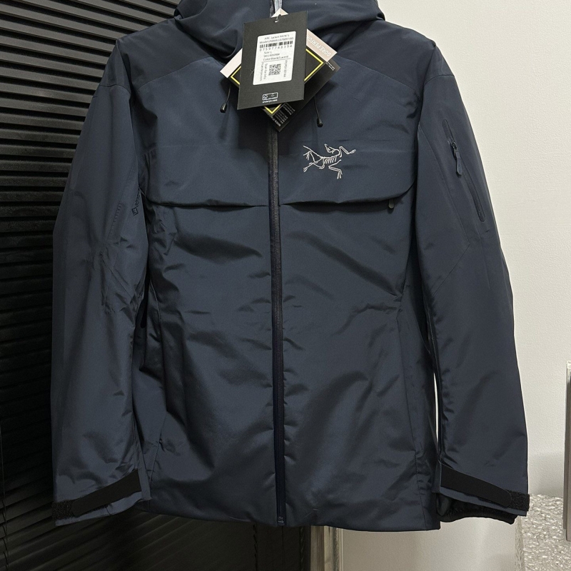 G*u*i down coat